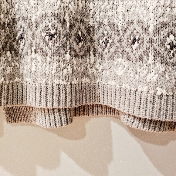 Aeropostale Gray knit Pattern Sweater - Picture 3 of 8